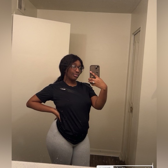 Meet your Posher, Katelyn - Picture 2 of 5